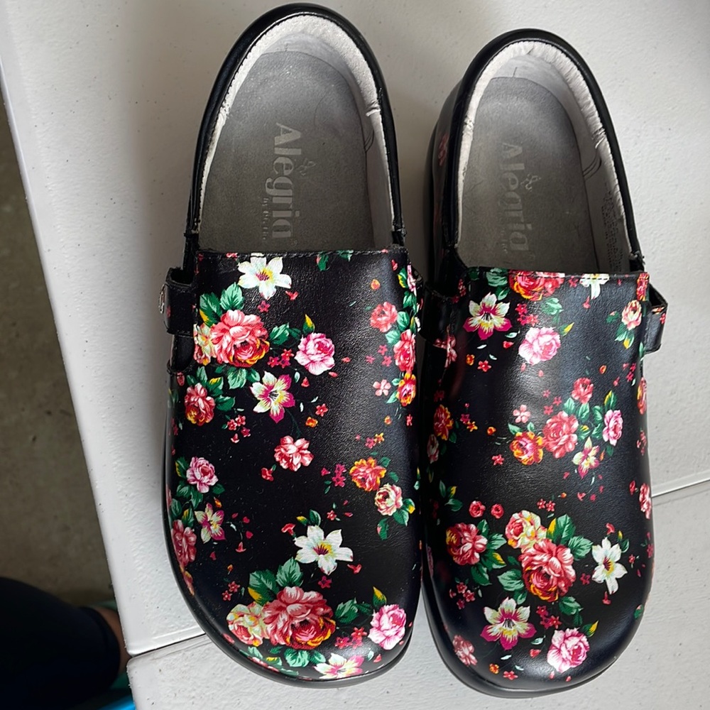 Alegria NWOT nursing clogs size 38